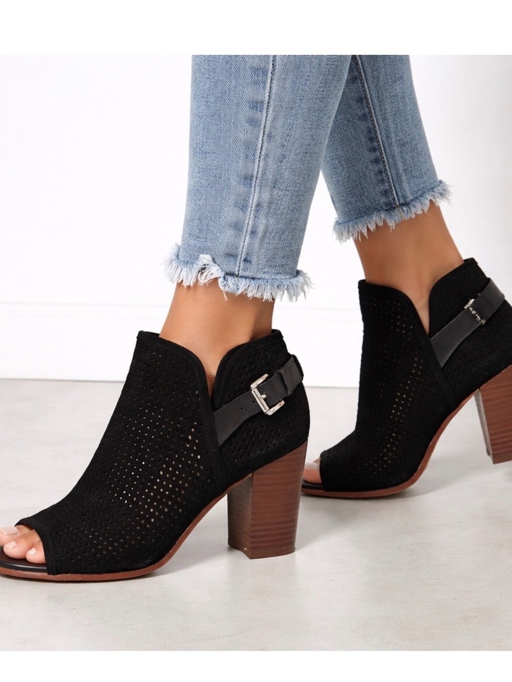 ❤️‍🔥BOGO FREW Sam Edelman Black Perforated Peep-Toe Block Heel Booties 6.5 US
